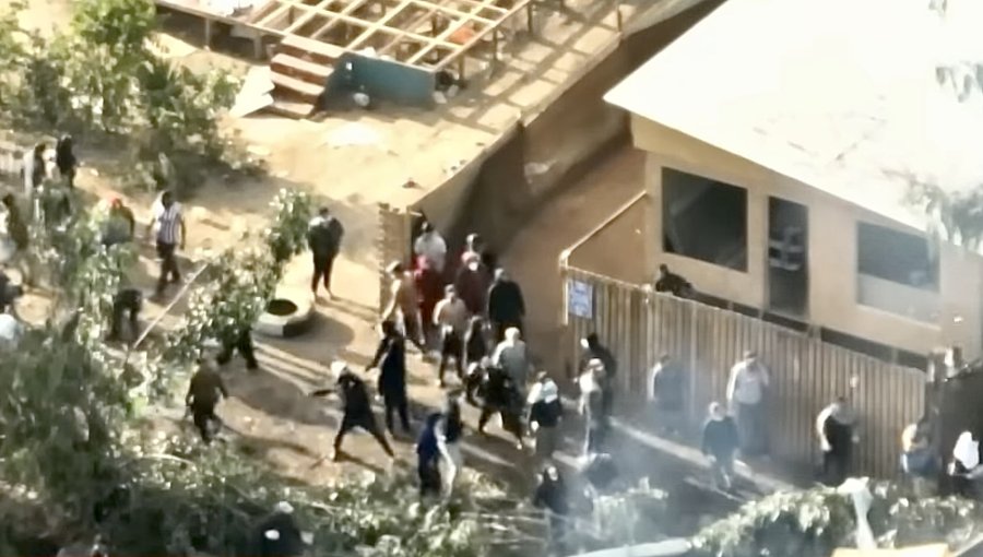 “Te vamos a quitar la cámara”: equipo periodístico es amenazado en plena cobertura del desalojo de megatoma en San Antonio