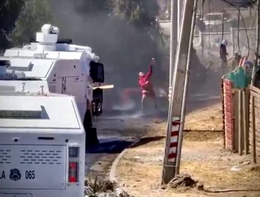 Ataques incendiarios a carros policiales marcaron inicio de la primera fase del desalojo de la parcela 11 de la megatoma de San Antonio