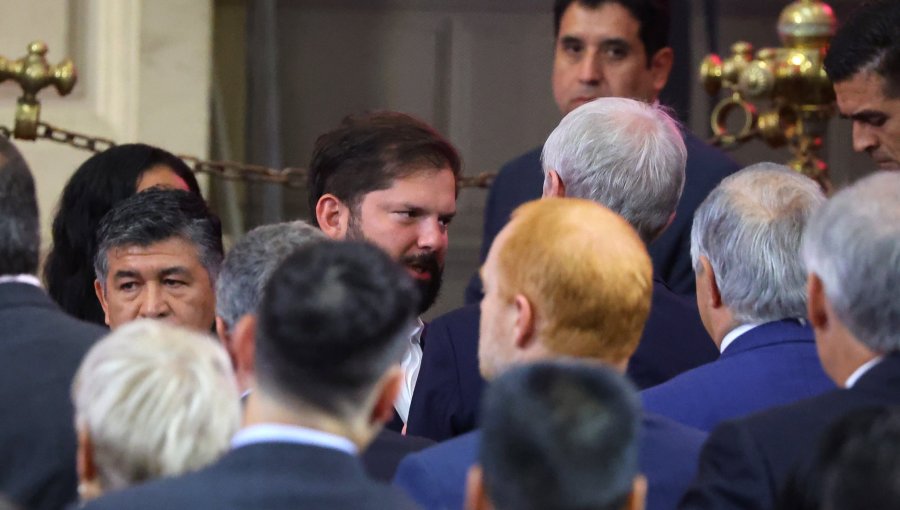 Presidente Boric y Kast se saludan cordialmente en inauguración del Congreso del Futuro