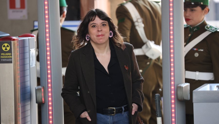 Martínez advierte que el Frente Amplio será "implacable en temas que nos preocupan" durante el Gobierno de Kast