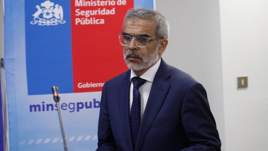 Ministro Cordero llama a su sucesor en Seguridad Pública a "administrar bien el ego": "Hay cosas que no va a poder lograr"