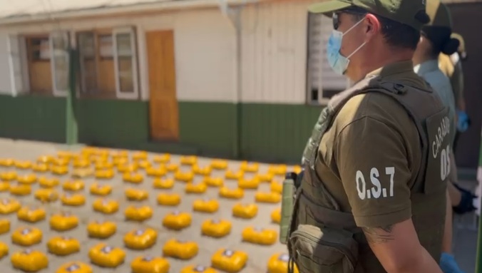 Detienen a sujeto que transportaba en un vehículo cerca de 187 kilos marihuana en Paine
