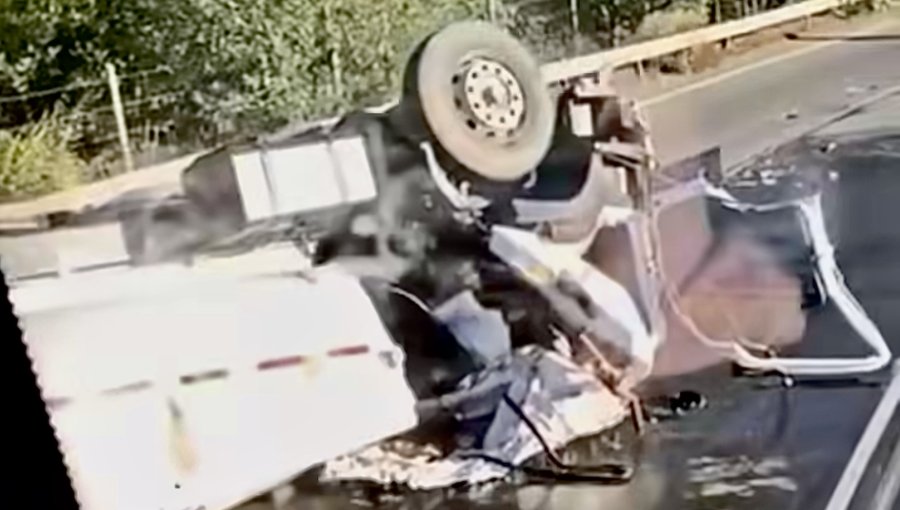 Un lesionado grave deja volcamiento de camión aljibe en la ruta Lo Orozco de Casablanca