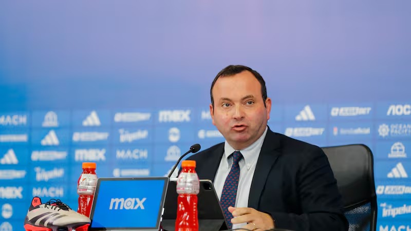 Director de Azul Azul, José Ramón Correa, compra el 21,44% de las acciones de la familia Schapira