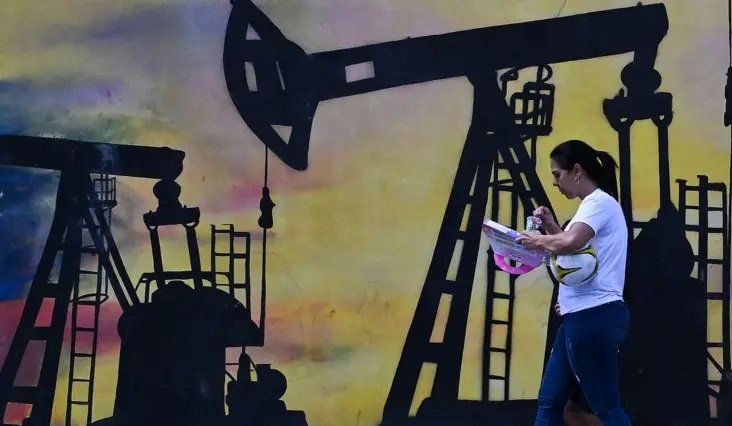 En qué estado se encuentra la industria petrolera venezolana y por qué recuperarla costará muchos millones