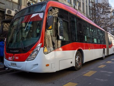 Ruido en la Alameda bajó 64% desde 2019 gracias a la expansión de buses eléctricos