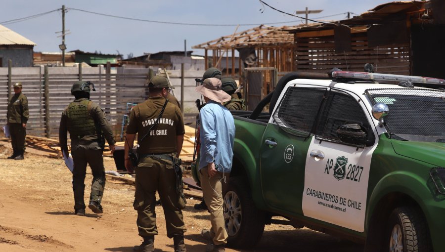 Cinco hombres y una mujer fueron detenidos por disparos a carabineros durante desalojo de la megatoma en San Antonio