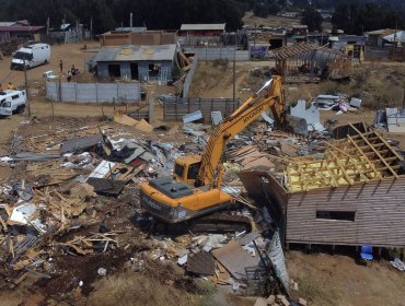 Gobierno condena ataques armados a carabineros y promete "seguir adelante" con el desalojo de la megatoma de San Antonio