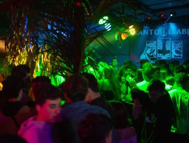 Alarma en Zapallar por denuncias de jóvenes que aseguran haber sido drogadas tras consumir tragos en discoteca Santo Diablo