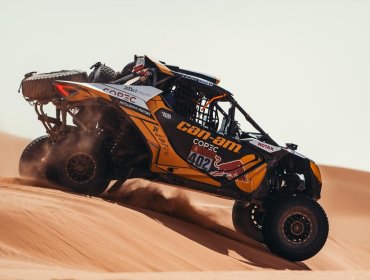 "Chaleco" López gana la novena etapa de los SSV y acorta distancia con los líderes en el Rally Dakar