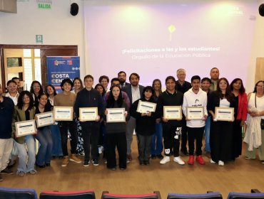 20 estudiantes de colegios públicos de Viña, Concón, Quintero y Puchuncaví fueron reconocidos por sus puntajes en la PAES