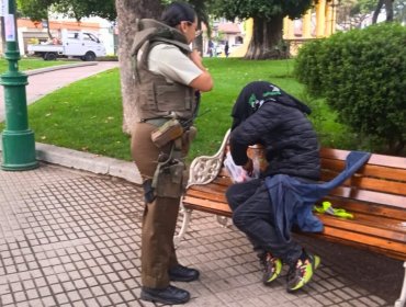 Control preventivo en la Plaza de Armas de Quillota termina con un hombre detenido por mantener una orden de captura vigente