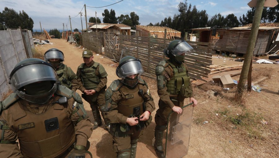 Violencia marca segundo día de desalojo en la megatoma de San Antonio: crimen organizado, detenidos, casas quemadas y policías heridos