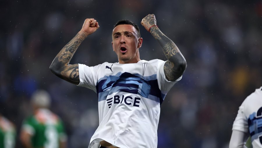 Tomás Asta-Buruaga renovó y continuará siendo jugador de la U. Católica en la temporada 2026