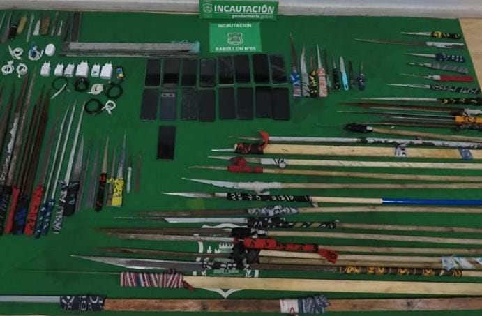 Gendarmería incauta armas, drogas y celulares tras allanamientos en cárceles de Valparaíso, Quillota y Casablanca