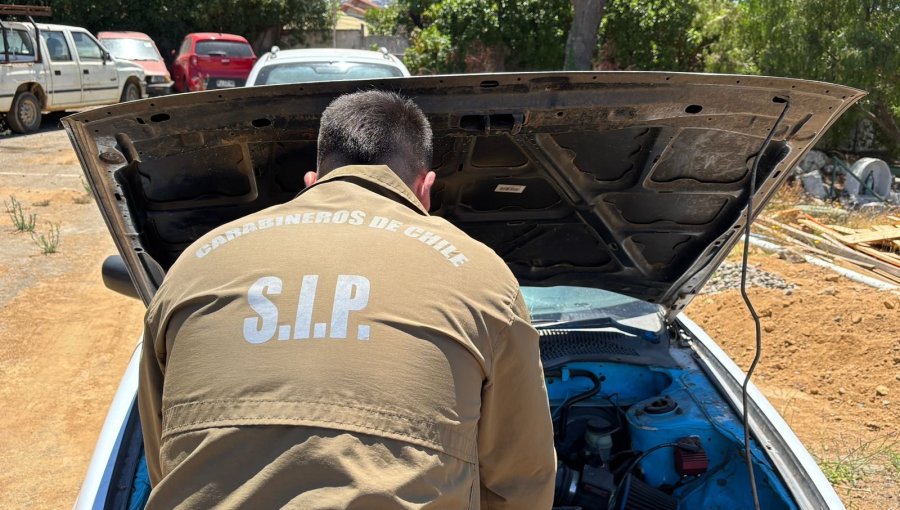Detienen en el cerro Alegre de Valparaíso a ciudadano extranjero que conducía auto con series de chasis y motor adulterado