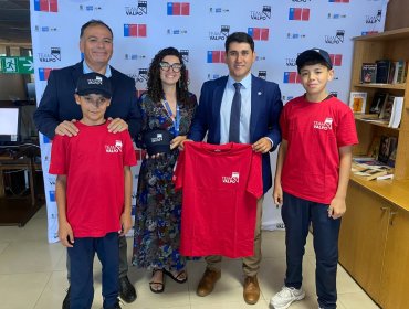 Entregan indumentaria deportiva a destacados karatecas del programa Team Valpo