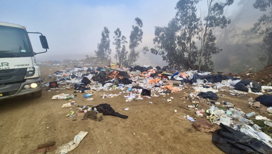 El Molle, tierra de nadie: violencia, fogatas e impunidad persisten en el principal vertedero de la región de Valparaíso