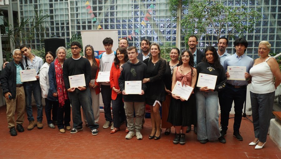 Reconocen a 23 estudiantes destacados con 27 Distinciones a las Trayectorias Educativas en la región de Valparaíso