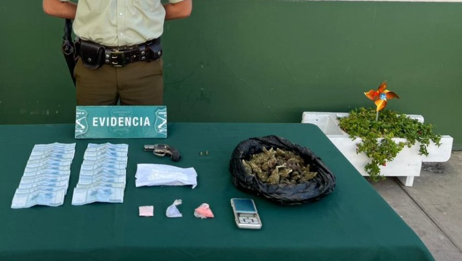 Olor a marihuana los delató: caen tres sujetos armados y con drogas en Valparaíso