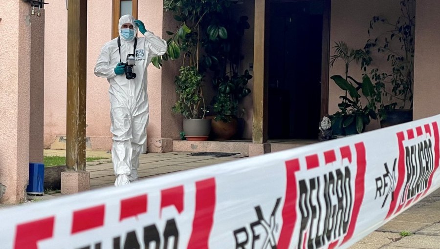 Grave pero fuera de riesgo vital está un hombre que fue baleado en su casa en Quillota: tres delincuentes ingresaron a robar