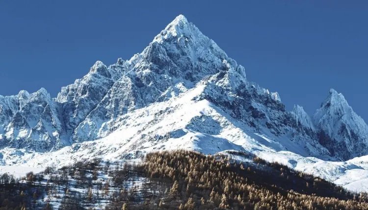 Un pixel rojo en la nieve: cómo la IA ayudó a encontrar a un montañista desaparecido en Italia