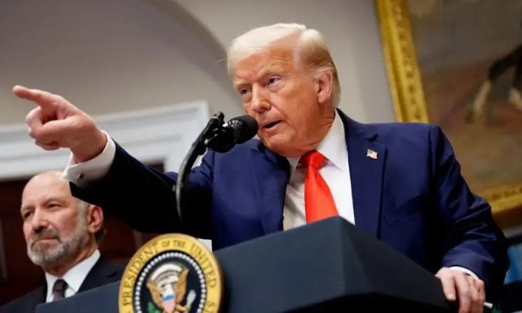 Trump amenaza con imponer aranceles a los países que no apoyen su plan para hacerse con Groenlandia