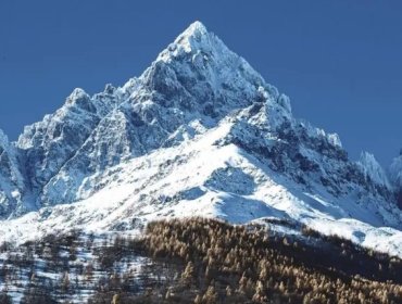 Un pixel rojo en la nieve: cómo la IA ayudó a encontrar a un montañista desaparecido en Italia