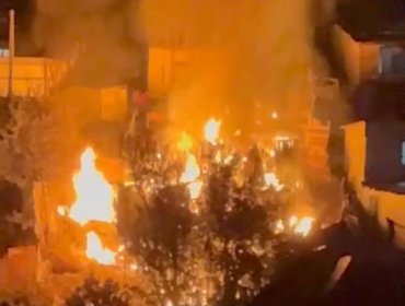 Incendio destruye por completo una vivienda en Viña del Mar y deja dos damnificados