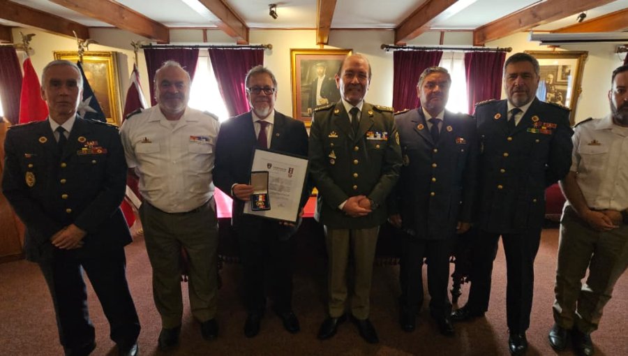 Bomberos de Viña del Mar distinguen a Senador Ricardo Lagos Weber con el “Mérito Bomberil”