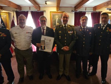 Bomberos de Viña del Mar distinguen a Senador Ricardo Lagos Weber con el “Mérito Bomberil”