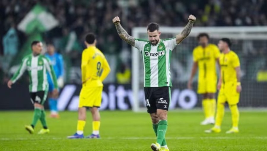 El Betis vence 2-0 al Villarreal y mantiene viva la ilusión de la Champions