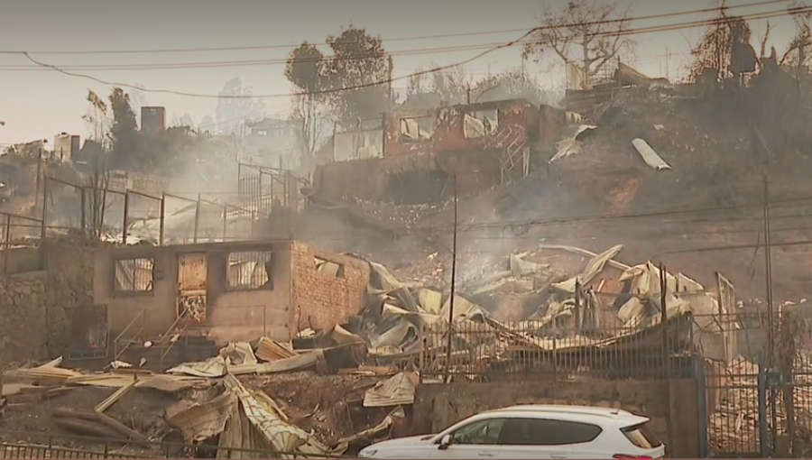 Incendios arrasan Punta de Parra: alcalde de Tomé confirma destrucción total de viviendas