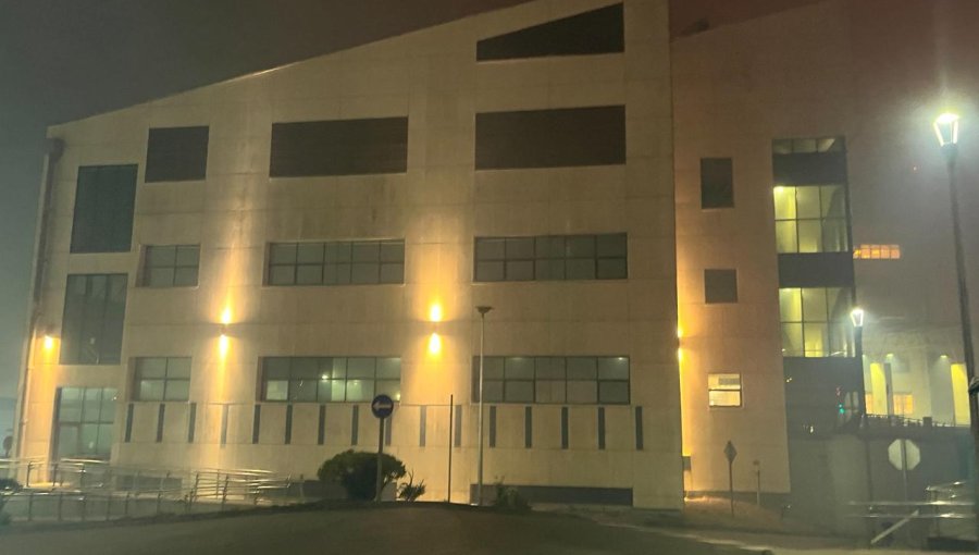 Región del Biobío: Denuncian saqueos en Hospital de Penco-Lirquén durante evacuaciones por incendio forestal