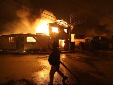 Incendio forestal en Concepción deja 253 viviendas destruidas y 20 mil evacuados