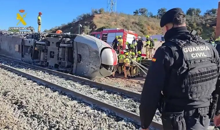 Aumentan a 40 los fallecidos por choque entre dos trenes de alta velocidad en el sur de España