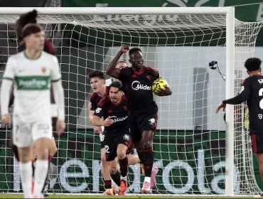 Sevilla de Alexis y Suazo respira en su lucha por alejarse del descenso tras empatar con el Elche