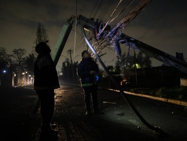 Incendios forestales dejan a más de 23 mil clientes sin suministro eléctrico en el sur del país