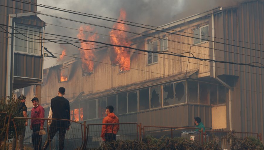 Carabinera resultó con el 25% de su cuerpo quemado tras colaborar en la evacuación de familiares por incendio en Concepción