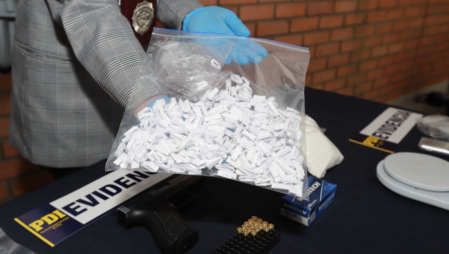 Detienen a mujer que traficaba drogas en Olmué: mantenía municiones y pirotecnia