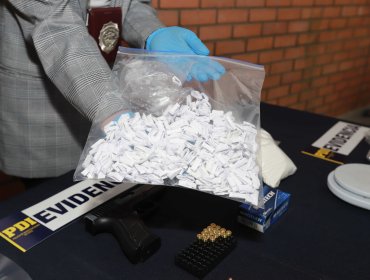 Detienen a mujer que traficaba drogas en Olmué: mantenía municiones y pirotecnia