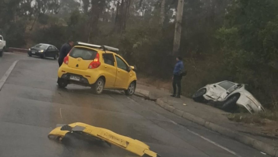 Bomberos debió rescatar a conductores atrapados tras dos accidentes en Viña del Mar