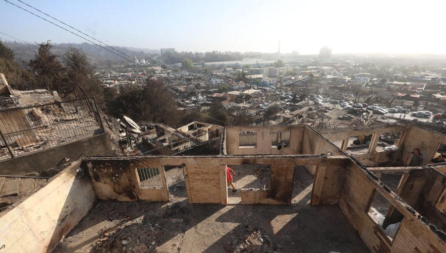 Gobernador del Biobío denuncia "planificación deliberada" tras incendios y critica a "desubicados que van a sacar fotos"