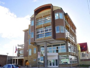 Contraloría acreditó que la Corporación Municipal de Puerto Natales contrató a persona cuyo título sería falso