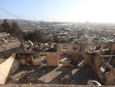 Gobernador del Biobío denuncia "planificación deliberada" tras incendios y critica a "desubicados que van a sacar fotos"