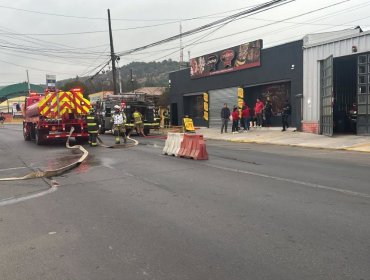 Incendio movilizó a equipos de emergencia a conocida carnicería del centro de La Cruz