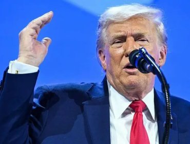 Trump dice que "no usará la fuerza" contra Groenlandia, pero pide "negociaciones inmediatas"