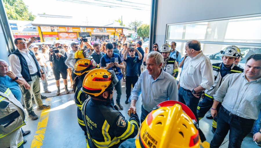 Kast visita zonas afectadas por incendios en Ñuble y dice que "queremos prepararnos bien para lo que será la reconstrucción"