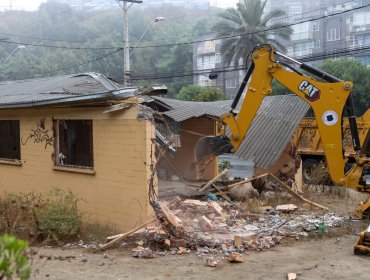 Demuelen sede vecinal que resultó dañada por accidente en el cerro Los Placeres