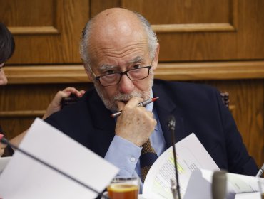 Senador Iván Flores cree que proyecto de eutanasia no saldrá en lo que queda de este Gobierno